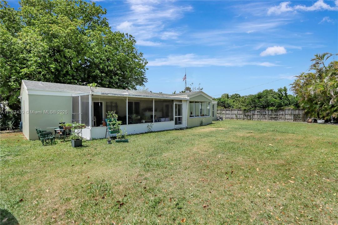 Recently Sold: $849,000 (3 beds, 2 baths, 1721 Square Feet)