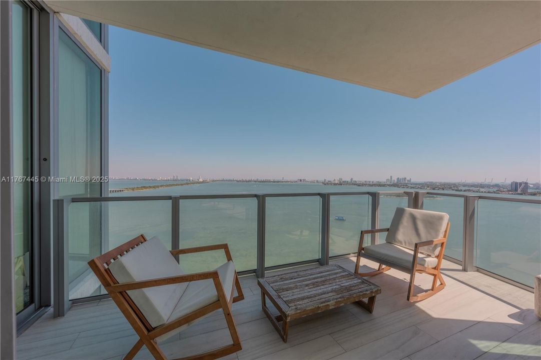 For Sale: $1,875,000 (3 beds, 4 baths, 1868 Square Feet)