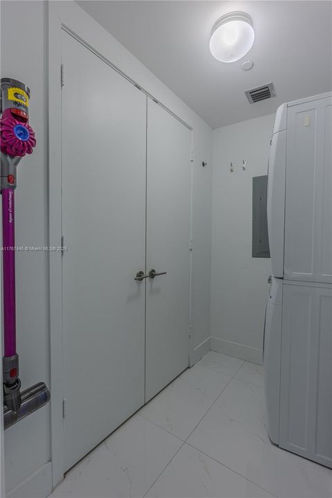 For Sale: $1,875,000 (3 beds, 4 baths, 1868 Square Feet)