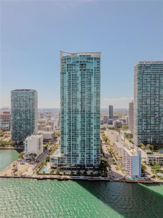 For Sale: $1,875,000 (3 beds, 4 baths, 1868 Square Feet)