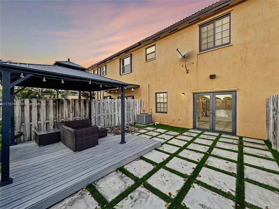 Recently Rented: $2,650 (3 beds, 2 baths, 1628 Square Feet)