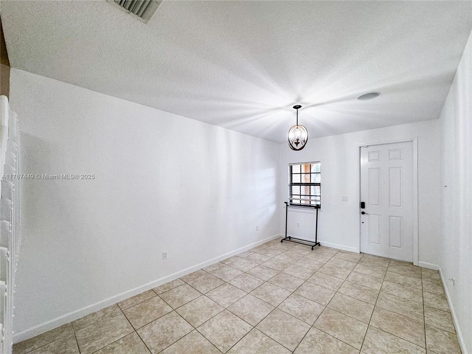 Recently Rented: $2,650 (3 beds, 2 baths, 1628 Square Feet)