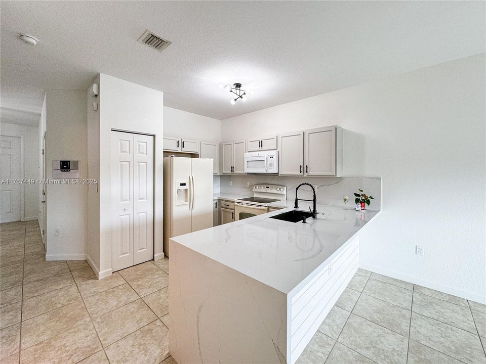 Recently Rented: $2,650 (3 beds, 2 baths, 1628 Square Feet)