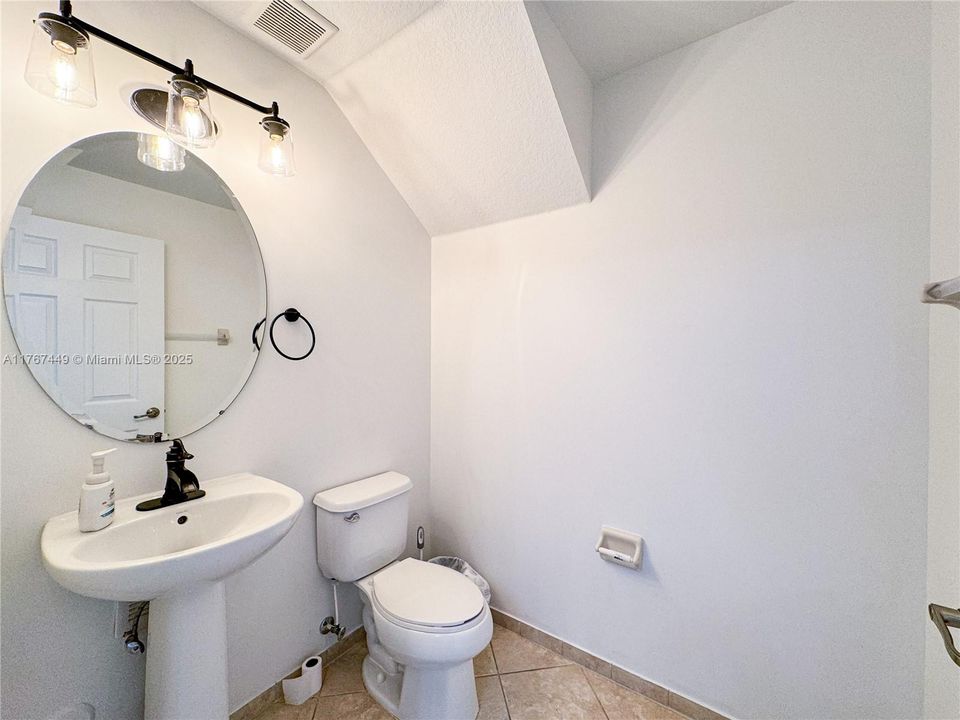 Recently Rented: $2,650 (3 beds, 2 baths, 1628 Square Feet)