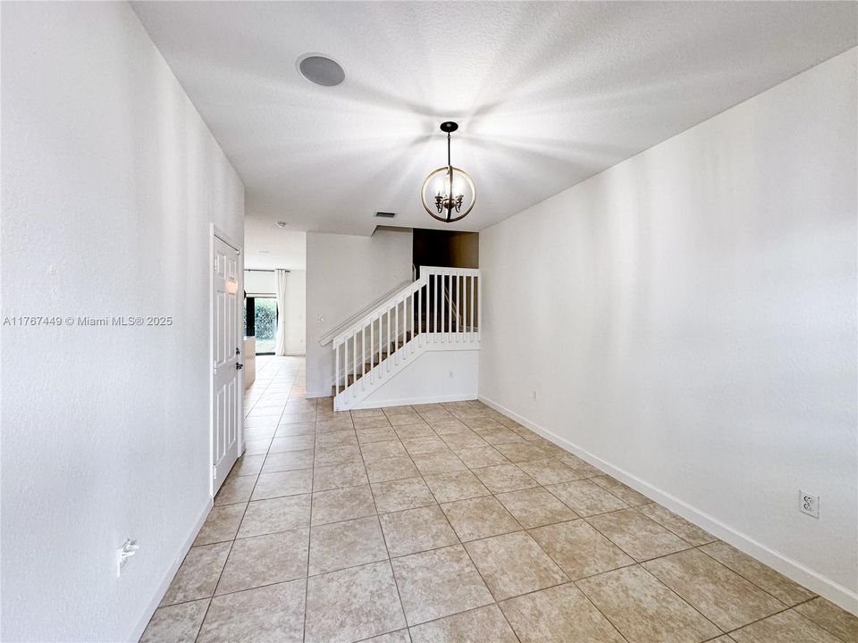 Recently Rented: $2,650 (3 beds, 2 baths, 1628 Square Feet)