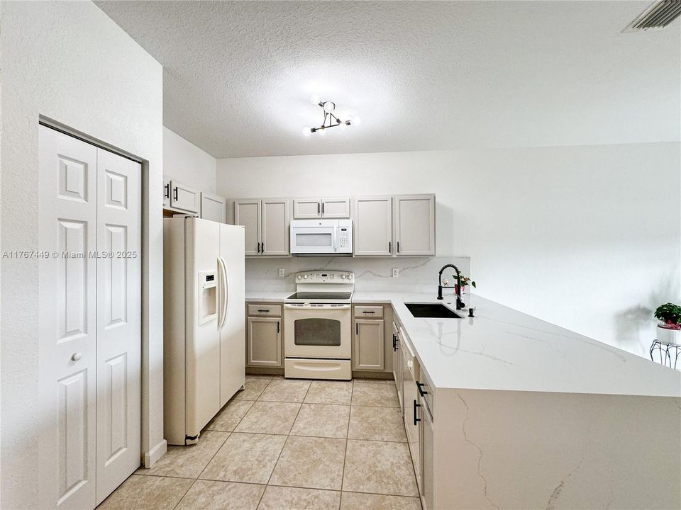 Recently Rented: $2,650 (3 beds, 2 baths, 1628 Square Feet)