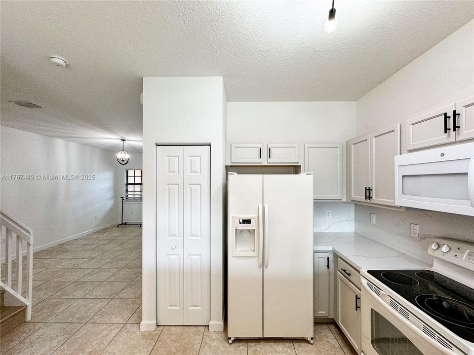 Recently Rented: $2,650 (3 beds, 2 baths, 1628 Square Feet)
