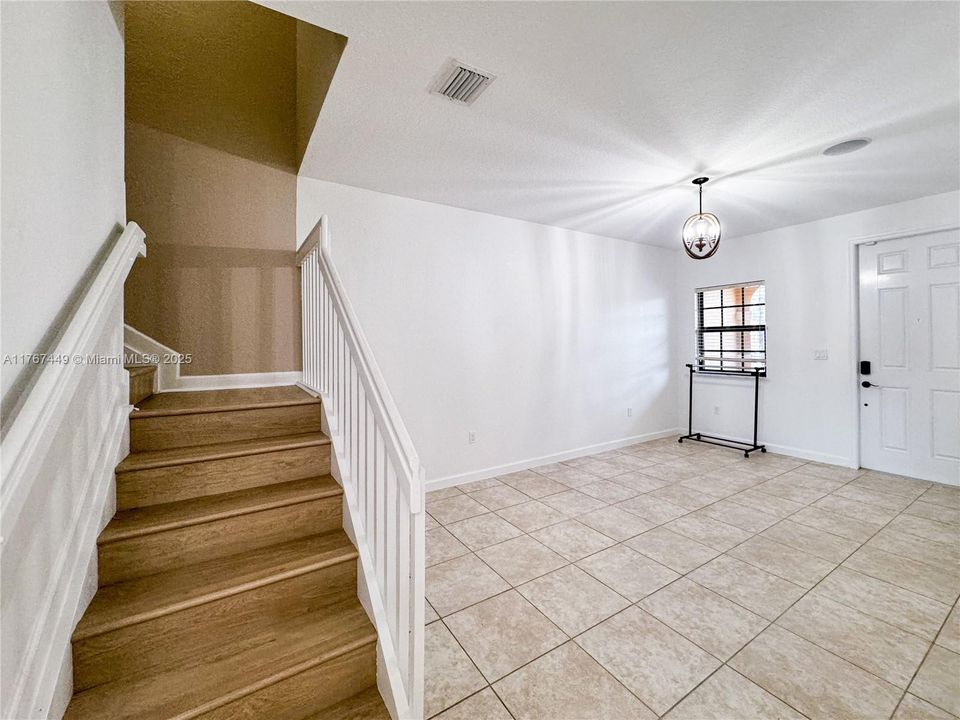 Recently Rented: $2,650 (3 beds, 2 baths, 1628 Square Feet)