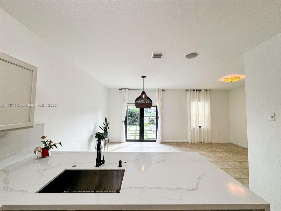 Recently Rented: $2,650 (3 beds, 2 baths, 1628 Square Feet)