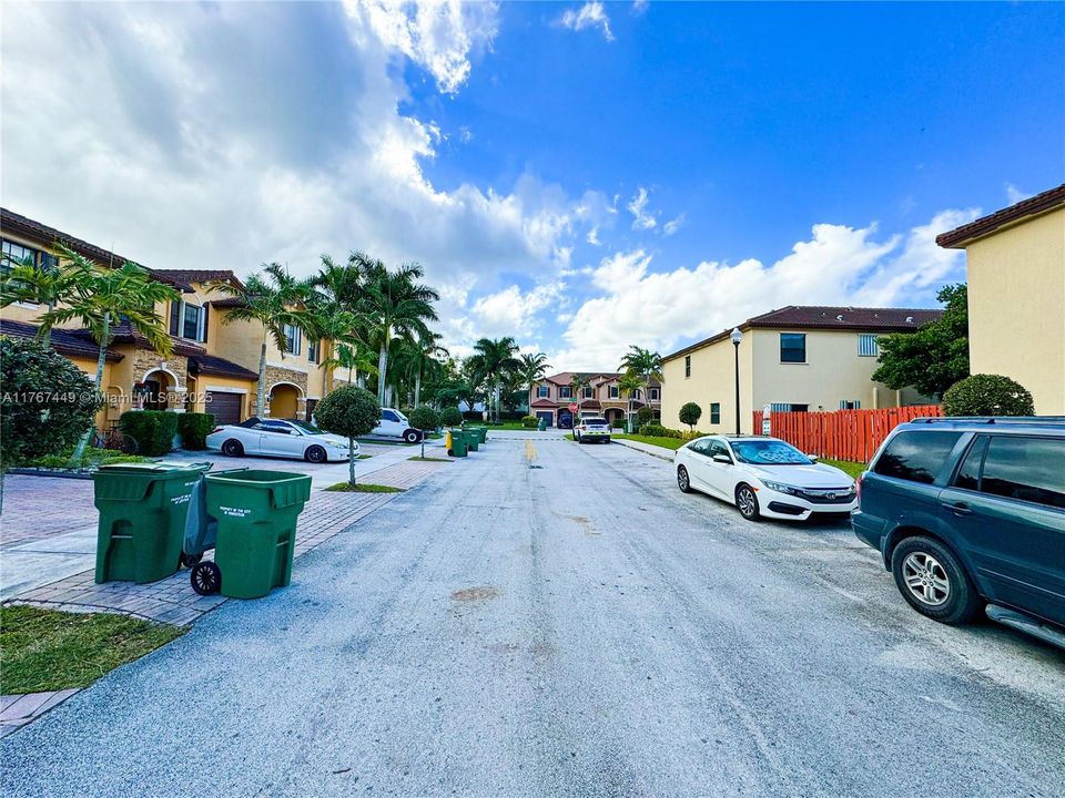 Recently Rented: $2,650 (3 beds, 2 baths, 1628 Square Feet)