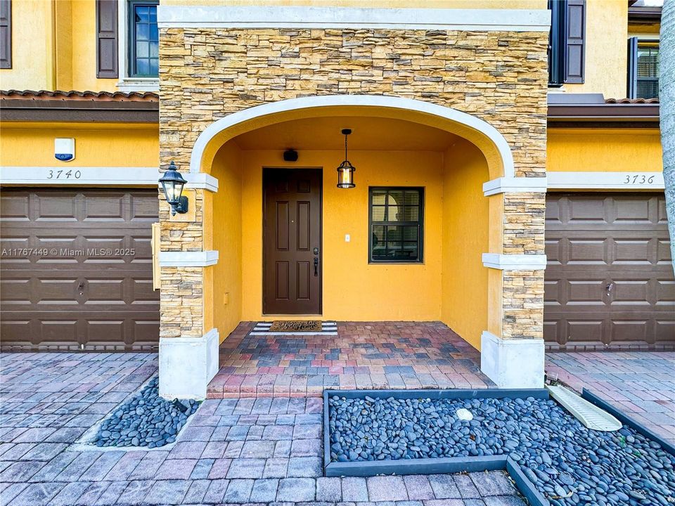 Recently Rented: $2,650 (3 beds, 2 baths, 1628 Square Feet)