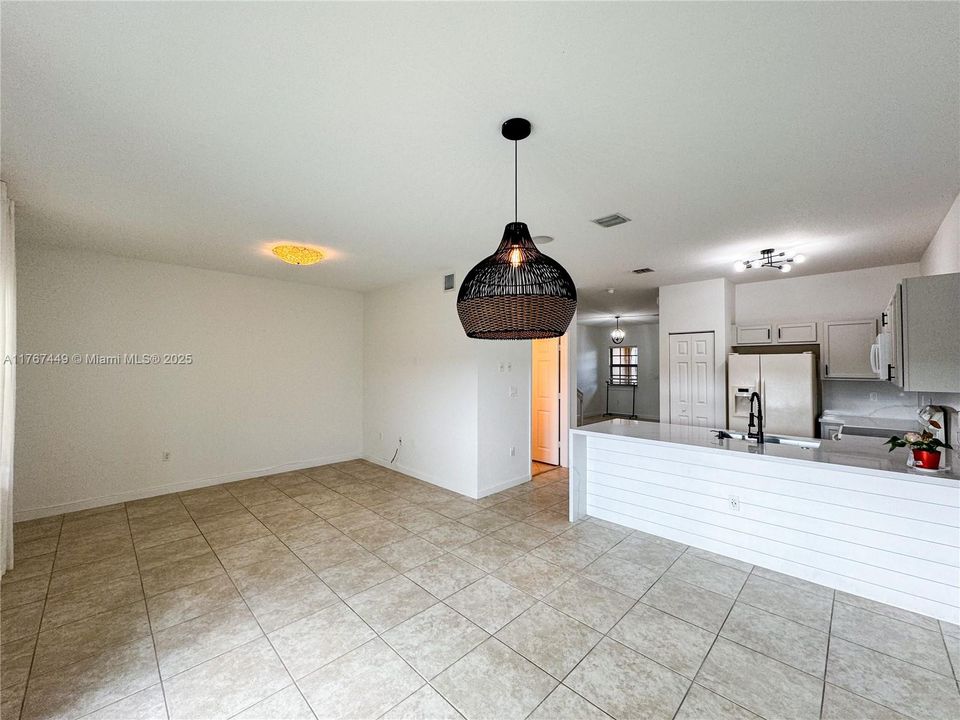 Recently Rented: $2,650 (3 beds, 2 baths, 1628 Square Feet)