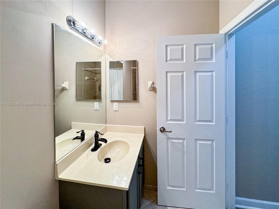 Recently Rented: $2,650 (3 beds, 2 baths, 1628 Square Feet)