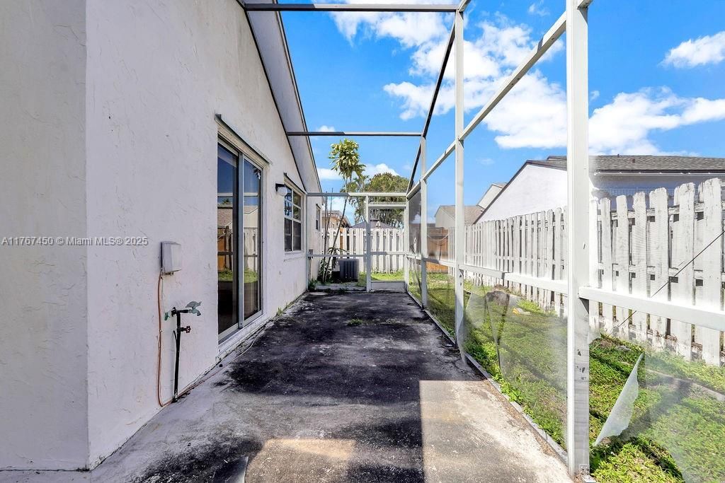 Недавно продано: $432,000 (3 спален, 2 ванн, 1217 Квадратных фут)