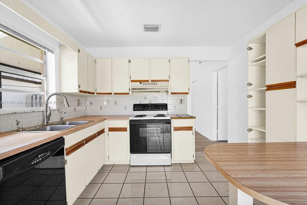 Недавно продано: $432,000 (3 спален, 2 ванн, 1217 Квадратных фут)