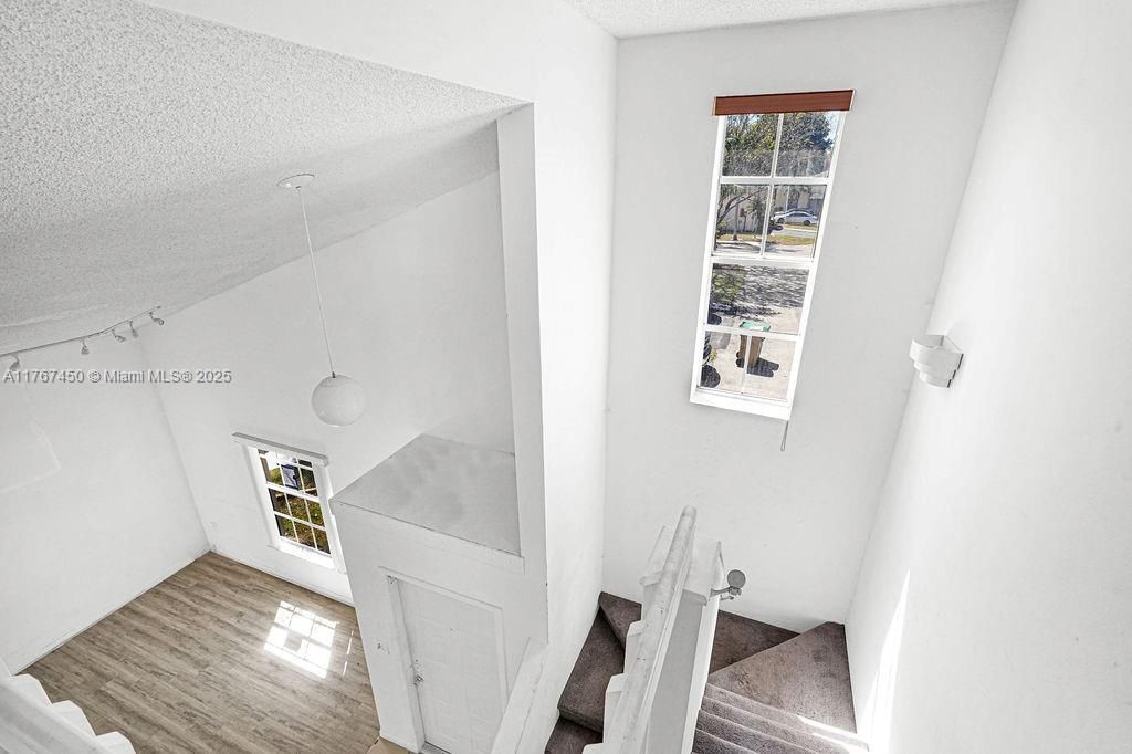 Недавно продано: $432,000 (3 спален, 2 ванн, 1217 Квадратных фут)