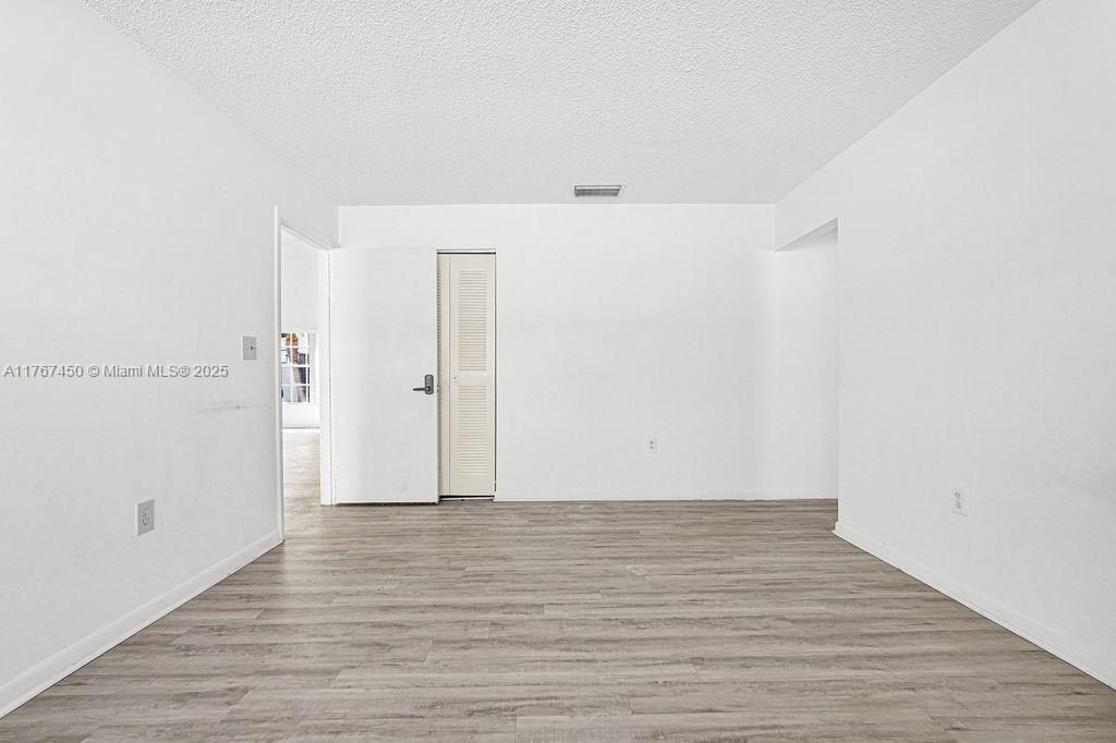 Недавно продано: $432,000 (3 спален, 2 ванн, 1217 Квадратных фут)