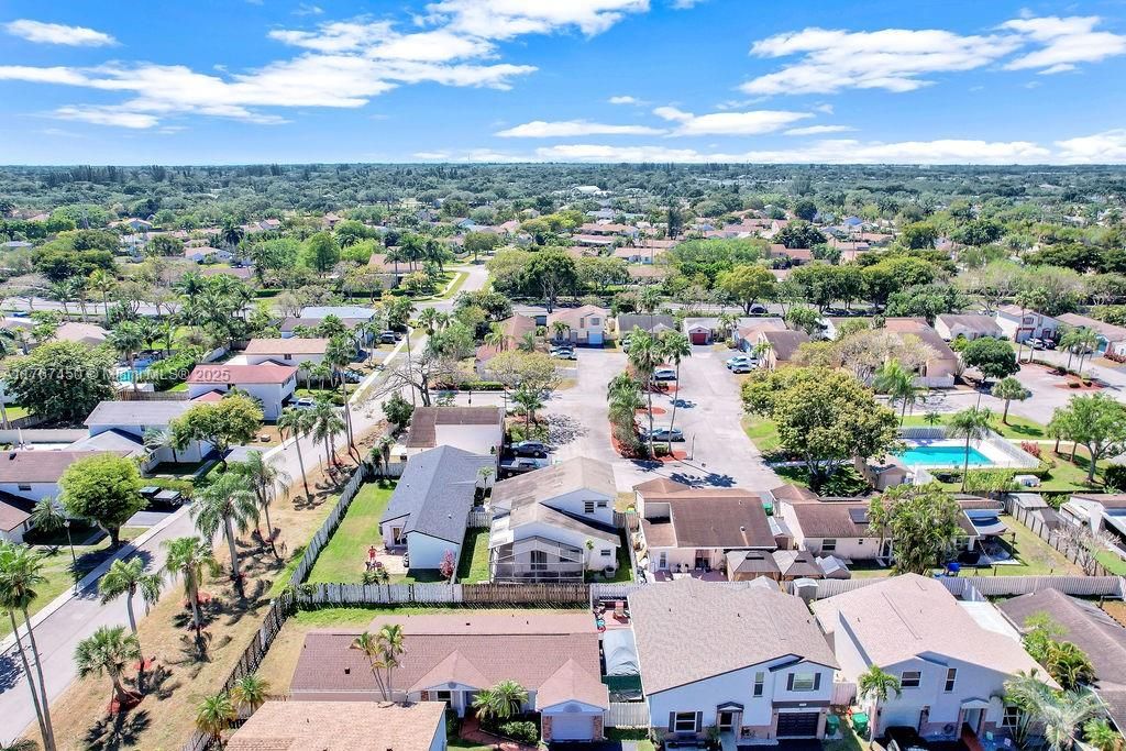 Недавно продано: $432,000 (3 спален, 2 ванн, 1217 Квадратных фут)