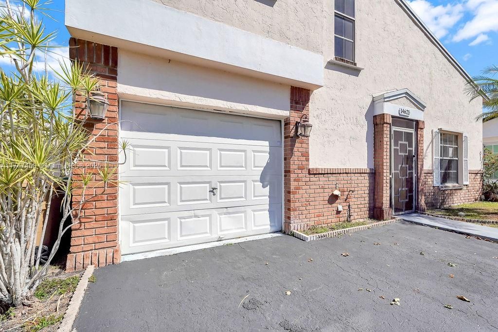 Недавно продано: $432,000 (3 спален, 2 ванн, 1217 Квадратных фут)