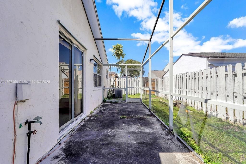 Недавно продано: $432,000 (3 спален, 2 ванн, 1217 Квадратных фут)