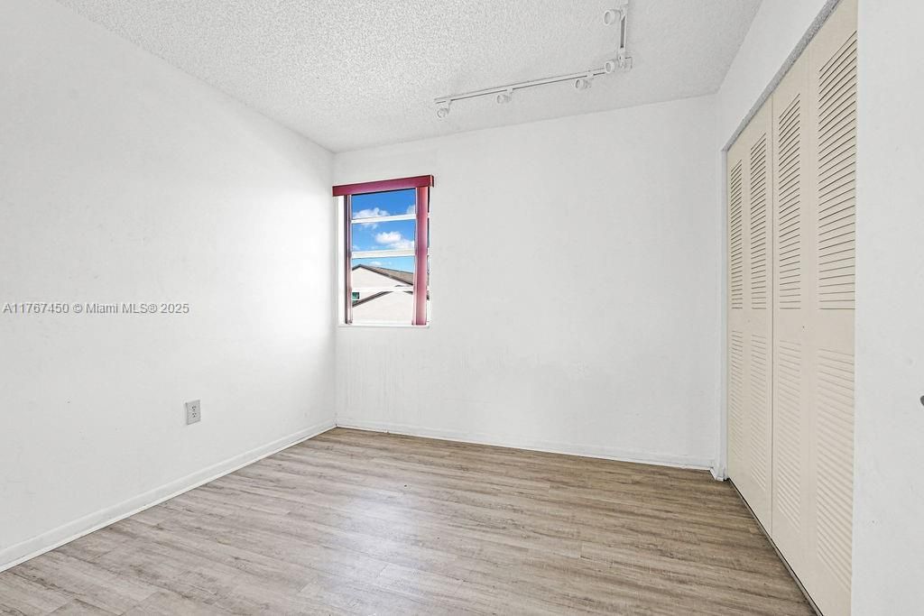 Недавно продано: $432,000 (3 спален, 2 ванн, 1217 Квадратных фут)