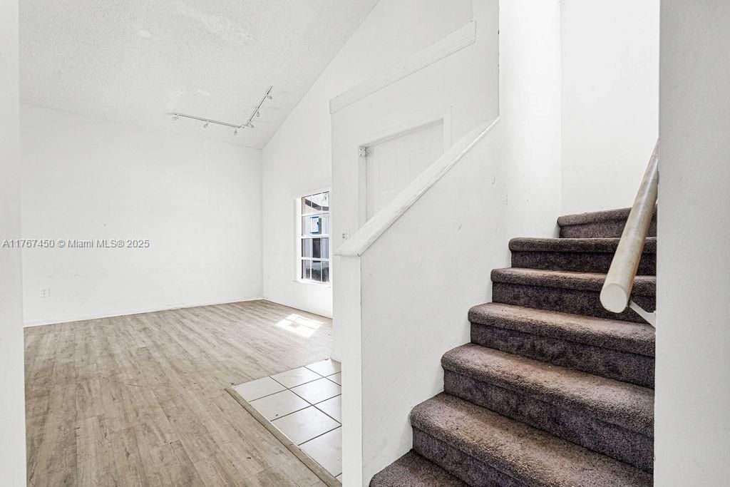 Недавно продано: $432,000 (3 спален, 2 ванн, 1217 Квадратных фут)