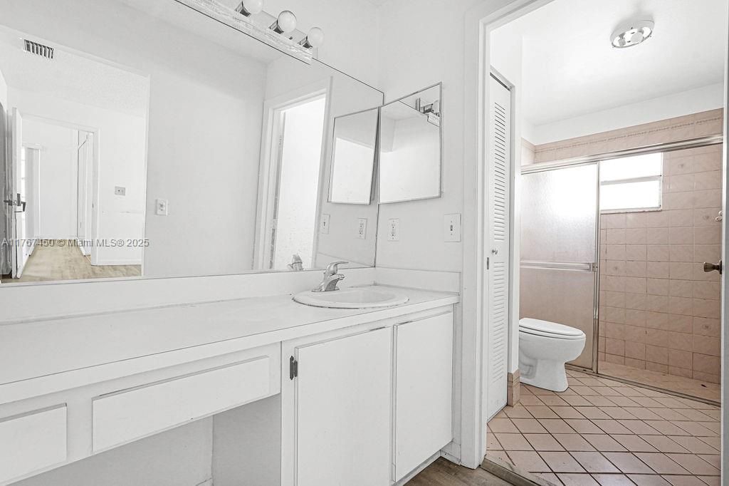 Недавно продано: $432,000 (3 спален, 2 ванн, 1217 Квадратных фут)