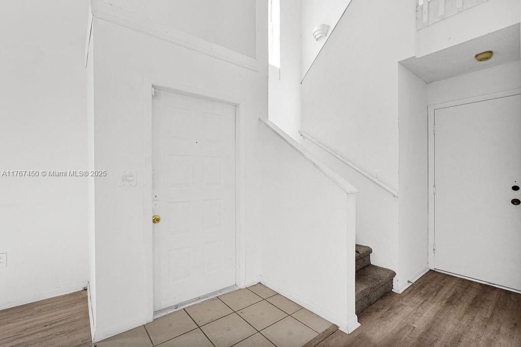 Недавно продано: $432,000 (3 спален, 2 ванн, 1217 Квадратных фут)