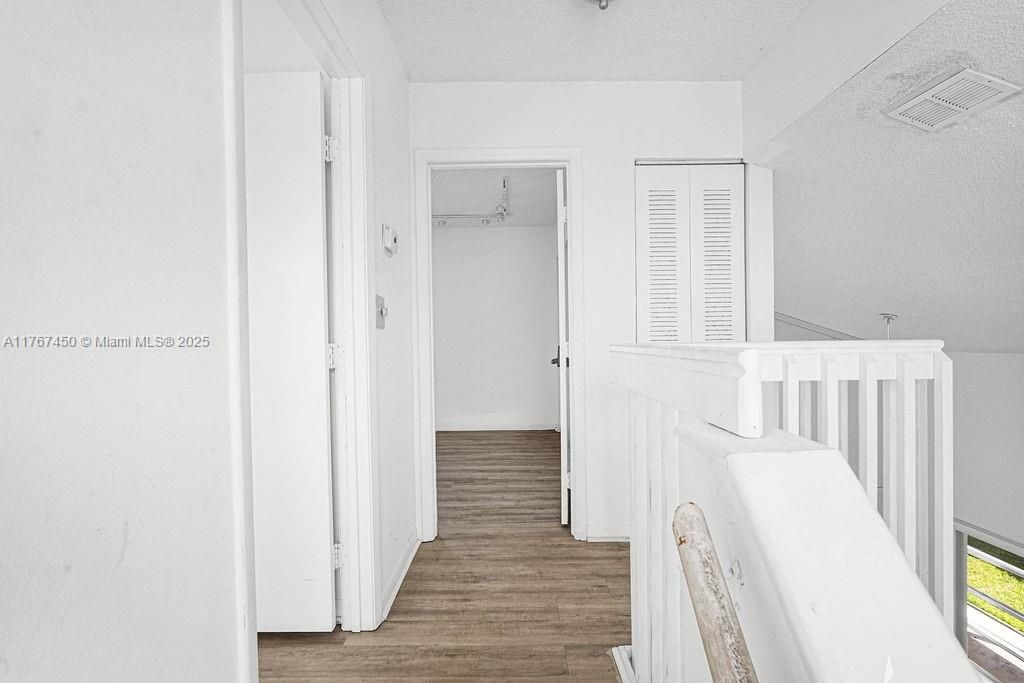 Недавно продано: $432,000 (3 спален, 2 ванн, 1217 Квадратных фут)