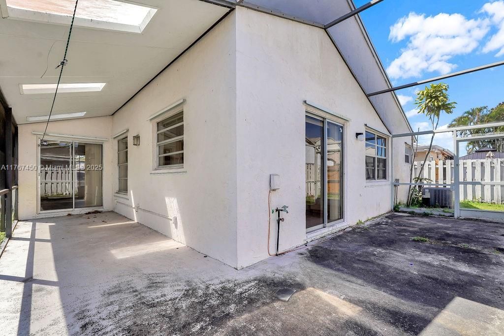 Недавно продано: $432,000 (3 спален, 2 ванн, 1217 Квадратных фут)