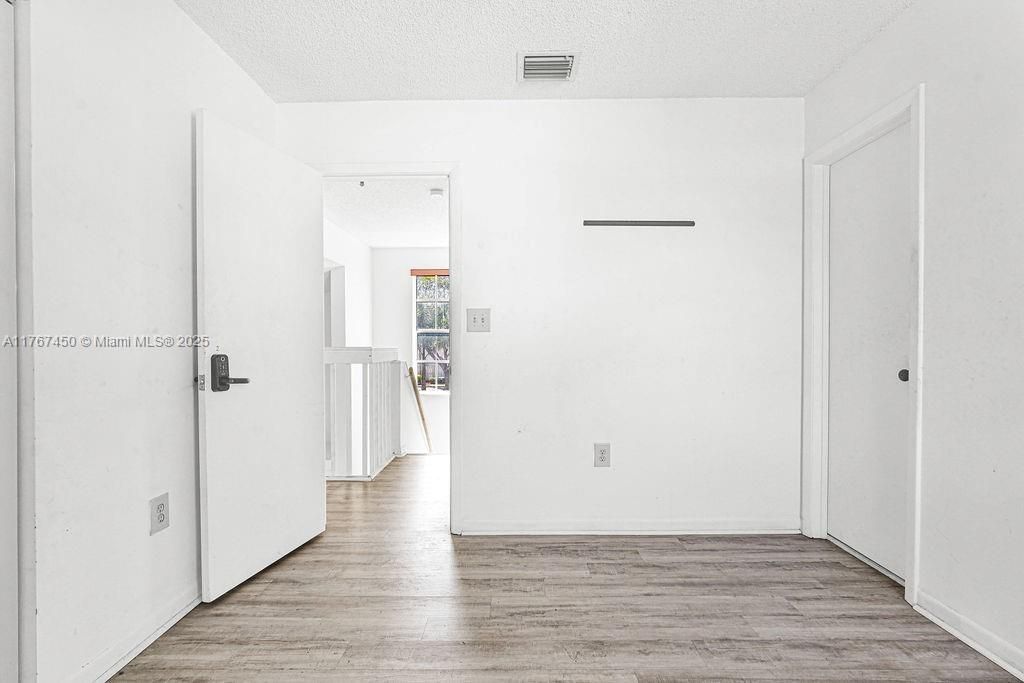 Недавно продано: $432,000 (3 спален, 2 ванн, 1217 Квадратных фут)