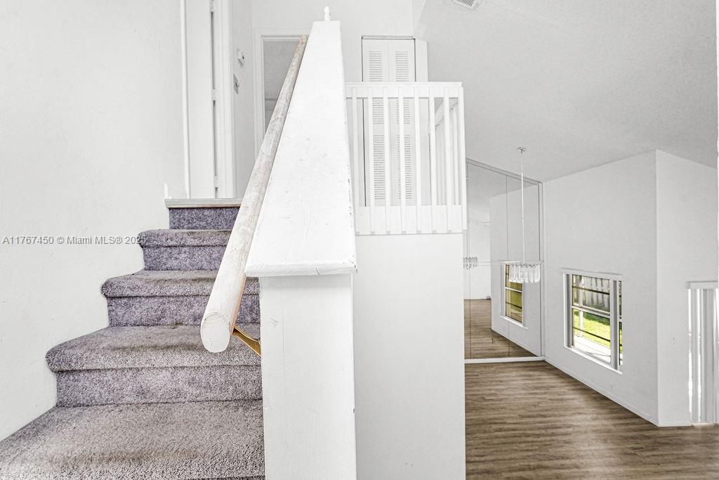 Недавно продано: $432,000 (3 спален, 2 ванн, 1217 Квадратных фут)