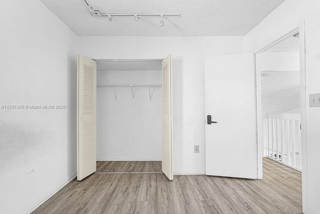 Недавно продано: $432,000 (3 спален, 2 ванн, 1217 Квадратных фут)