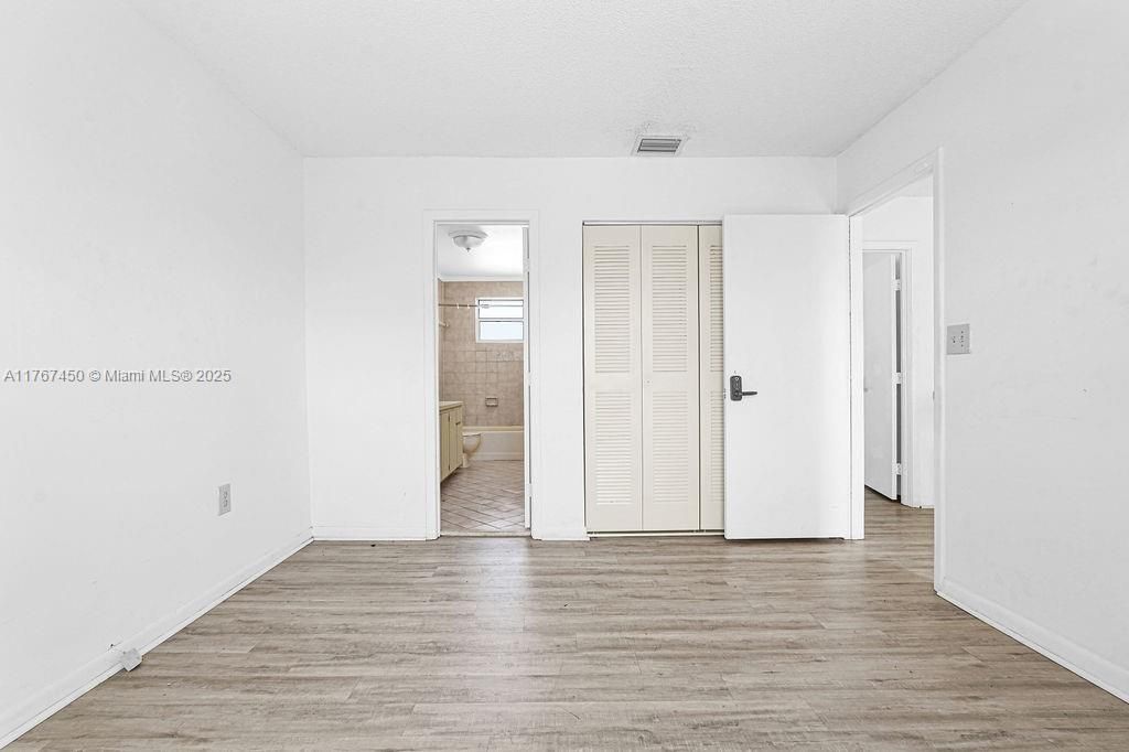 Недавно продано: $432,000 (3 спален, 2 ванн, 1217 Квадратных фут)