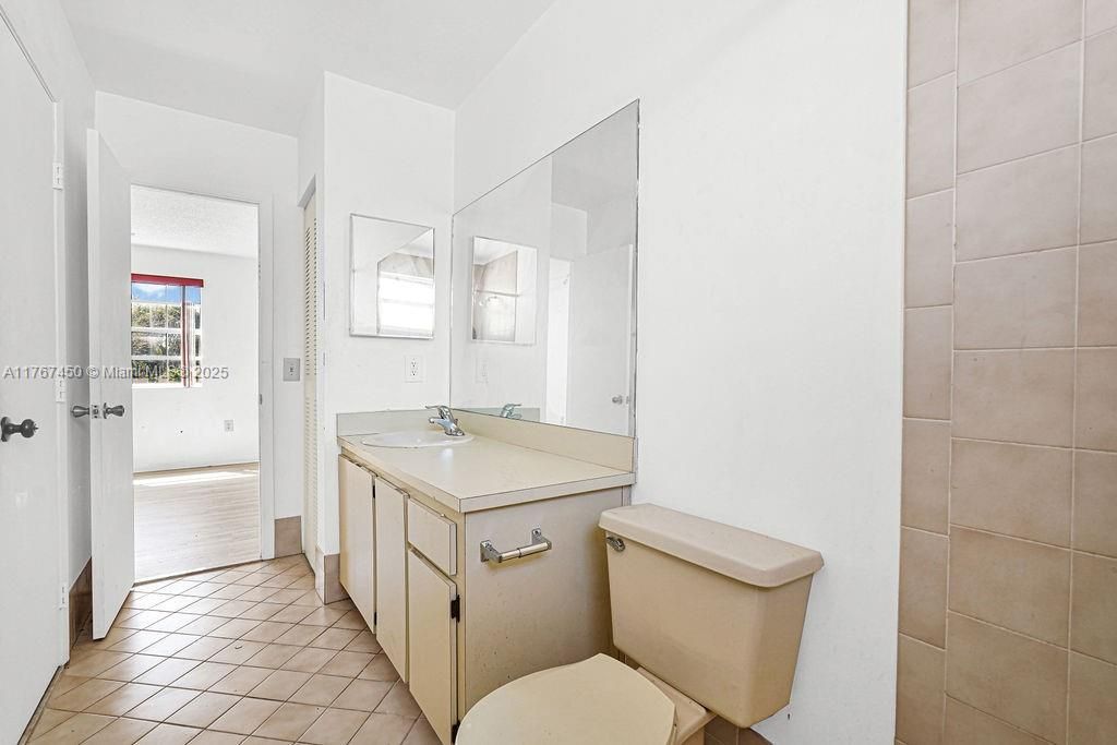 Недавно продано: $432,000 (3 спален, 2 ванн, 1217 Квадратных фут)