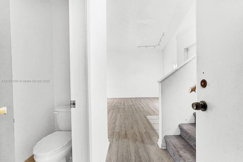 Недавно продано: $432,000 (3 спален, 2 ванн, 1217 Квадратных фут)