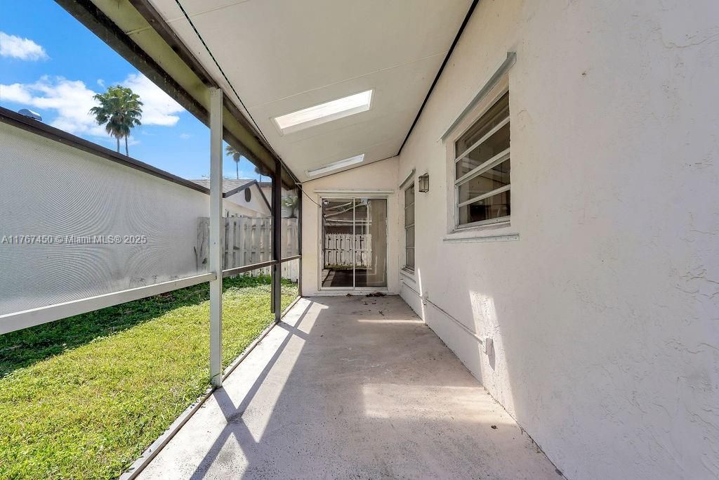 Недавно продано: $432,000 (3 спален, 2 ванн, 1217 Квадратных фут)