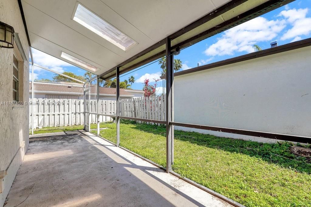 Недавно продано: $432,000 (3 спален, 2 ванн, 1217 Квадратных фут)