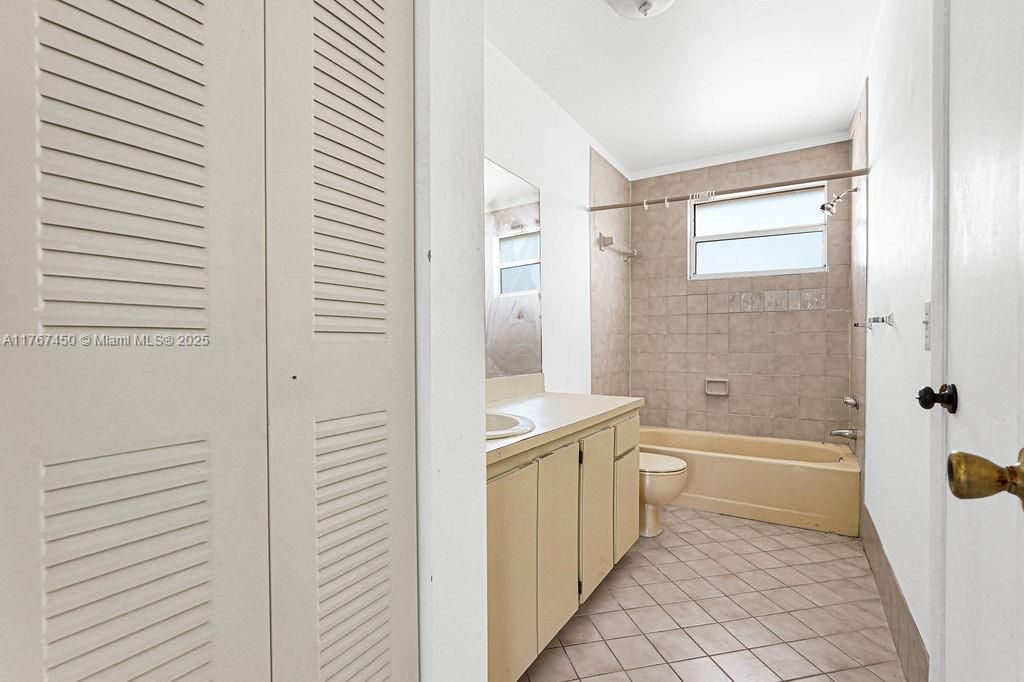 Недавно продано: $432,000 (3 спален, 2 ванн, 1217 Квадратных фут)