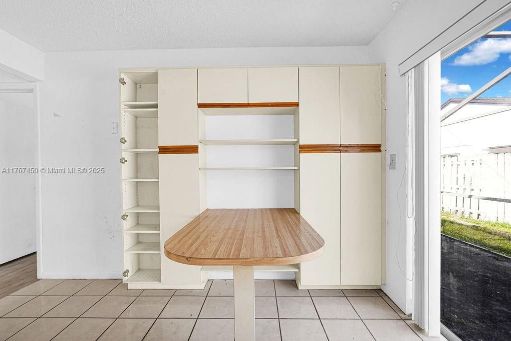 Недавно продано: $432,000 (3 спален, 2 ванн, 1217 Квадратных фут)