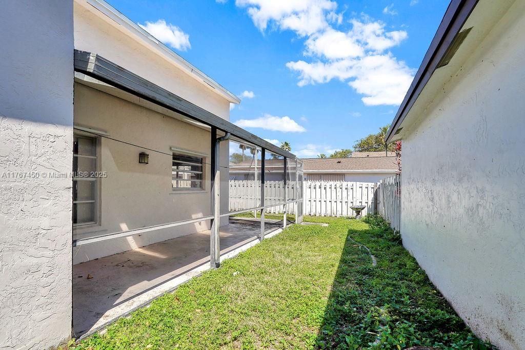 Недавно продано: $432,000 (3 спален, 2 ванн, 1217 Квадратных фут)