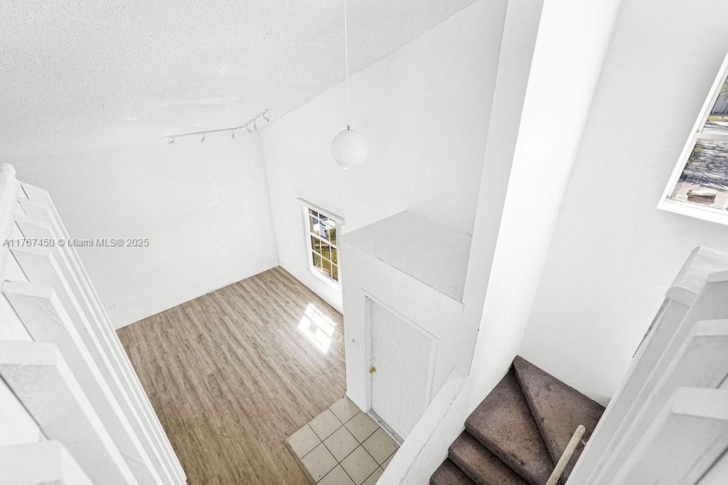 Недавно продано: $432,000 (3 спален, 2 ванн, 1217 Квадратных фут)