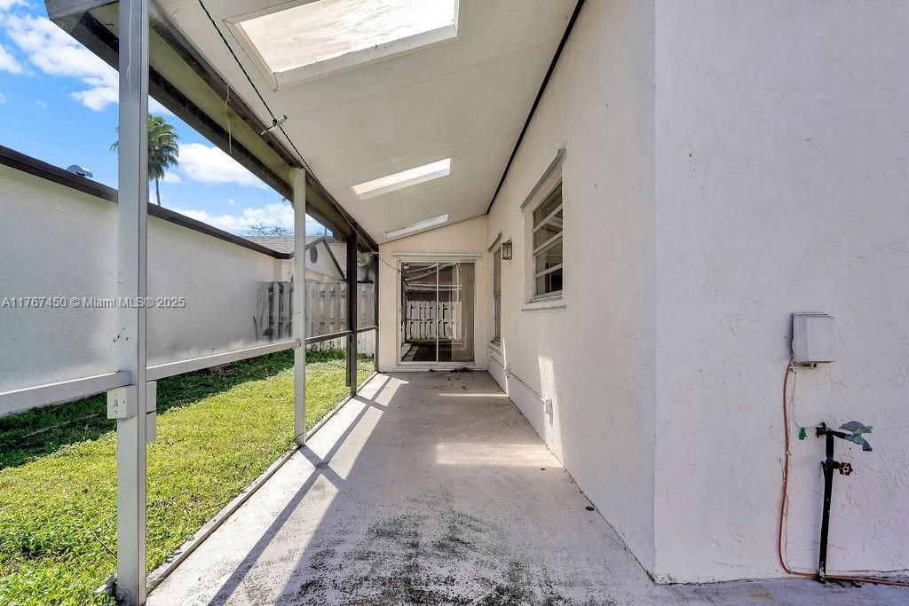 Недавно продано: $432,000 (3 спален, 2 ванн, 1217 Квадратных фут)