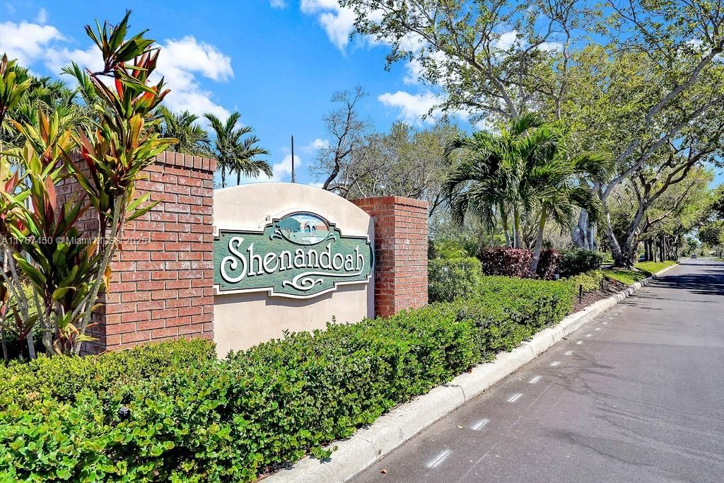 Недавно продано: $432,000 (3 спален, 2 ванн, 1217 Квадратных фут)