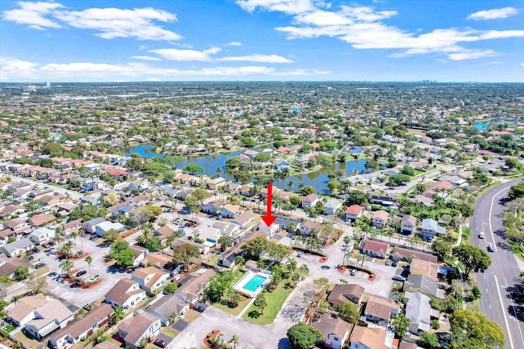 Недавно продано: $432,000 (3 спален, 2 ванн, 1217 Квадратных фут)