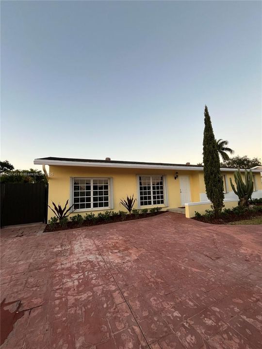 Recently Sold: $659,000 (4 beds, 2 baths, 2140 Square Feet)