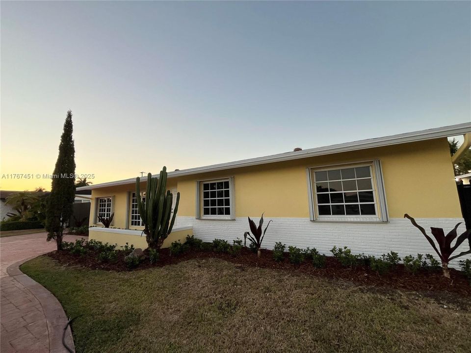 Recently Sold: $659,000 (4 beds, 2 baths, 2140 Square Feet)