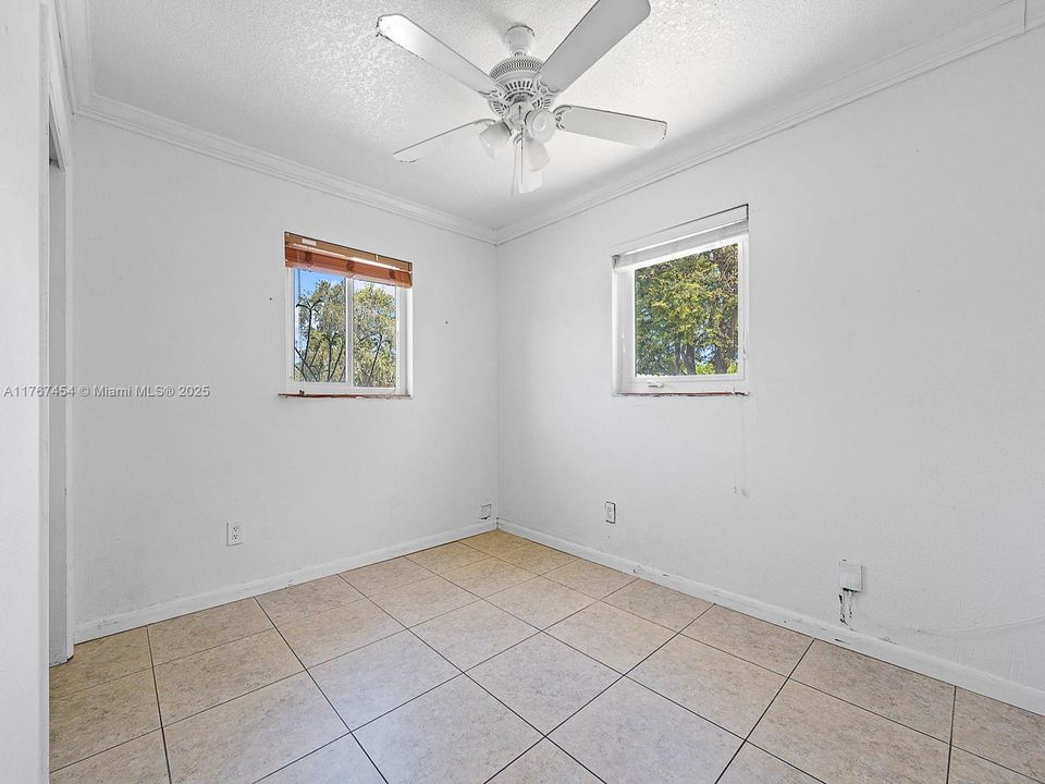 最近售出: $450,000 (4 贝兹, 2 浴室, 1150 平方英尺)