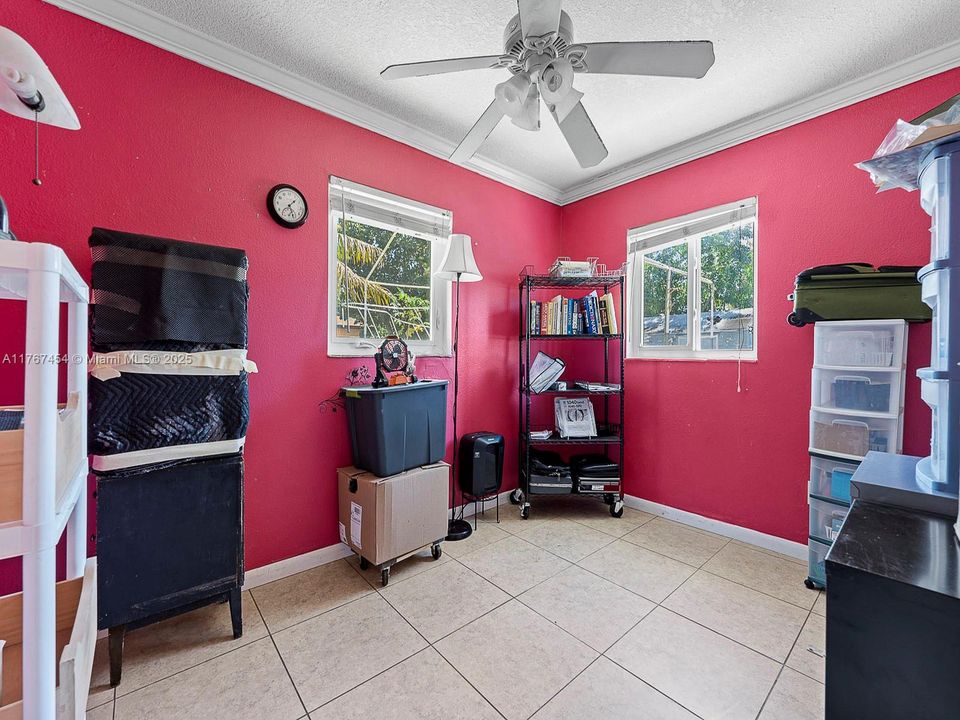 最近售出: $450,000 (4 贝兹, 2 浴室, 1150 平方英尺)