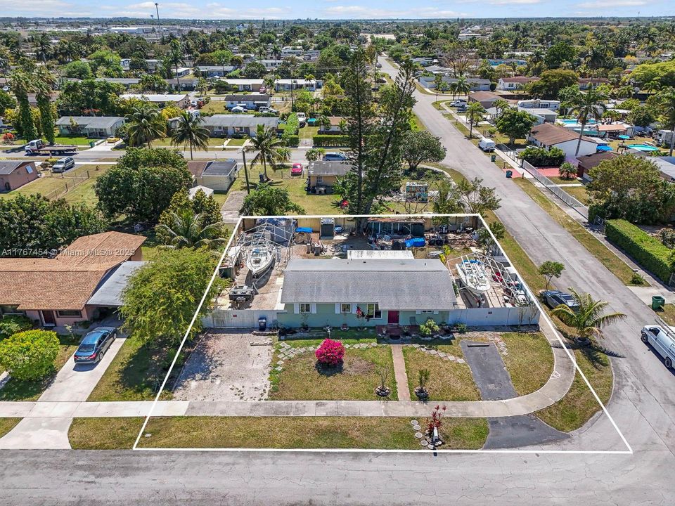 最近售出: $450,000 (4 贝兹, 2 浴室, 1150 平方英尺)